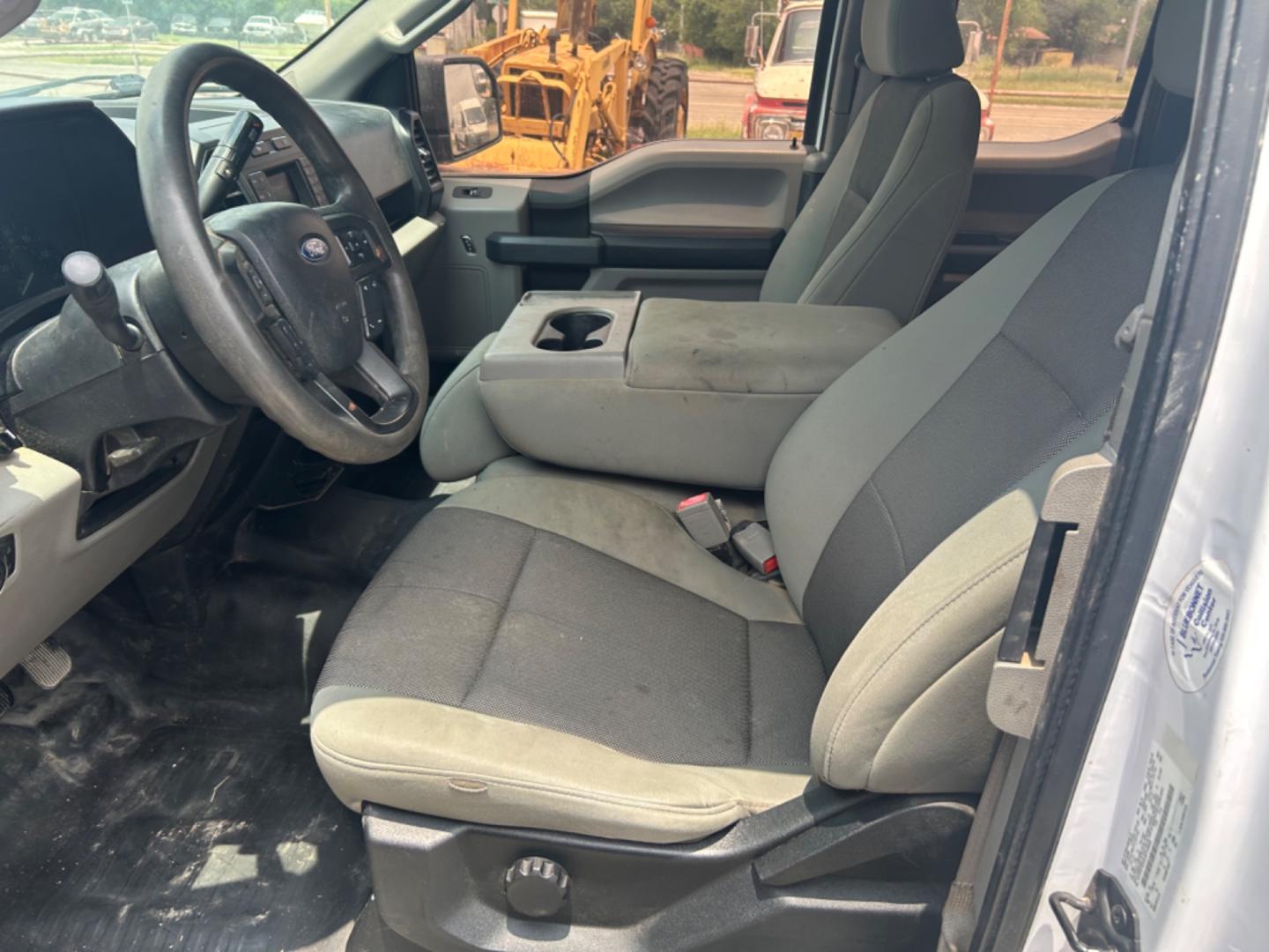 2018 White Ford F-150 XL SuperCab 6.5-ft. 4WD (1FTFX1EG6JK) with an 3.5L V6 DOHC 24V engine, 6A transmission, located at 1687 Business 35 S, New Braunfels, TX, 78130, (830) 625-7159, 29.655487, -98.051491 - Photo#5